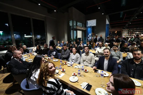 Başkan Erdoğan, Üsküdar'da gençlerle çay içip sohbet etti - 4