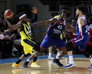 Anadolu Efes Fenerbahçe Bekoyu devirdi! 92-73