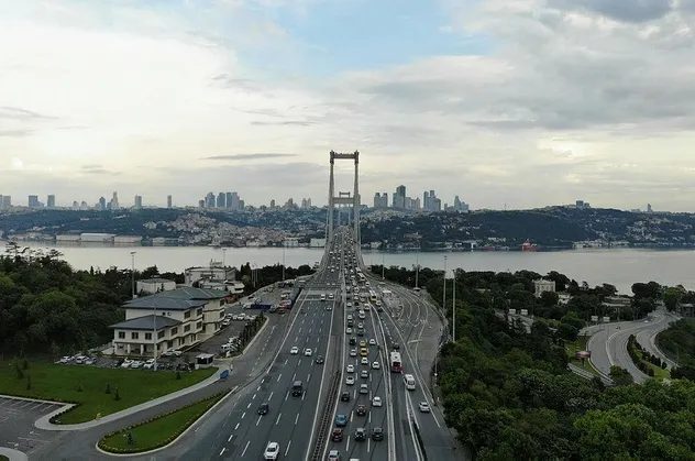 Son dakika: 15 Temmuz Şehitler Köprüsü'ndeki trafik normalleşme sürecinin başlamasıyla alışılan görüntülerine döndü