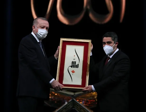 baskan-erdogandan-kuran-i-kerimi-guzel-okuma-yarismasi-final-programinda-aciklamalar-1620857971942.jpeg