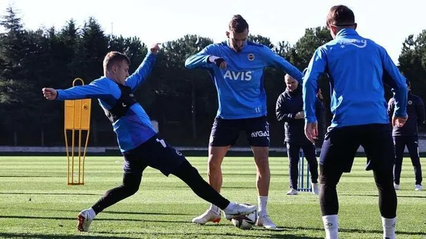 fenerbahce-rizespor-maci-saat-kacta-hangi-kanalda-nerede-oynanacak-fb-crizespor-maci-muhtemel-11leri-1638708265553.jpg Fenerbahçe Rizespor maçı saat kaçta, hangi kanalda, nerede oynanacak? FB Ç.Rizespor maçı muhtemel 11'leri...-4