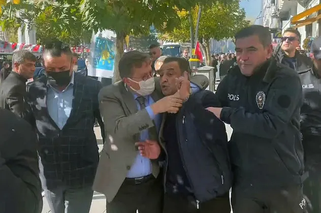 İYİ Partili Lütfü Türkkan'ın şehit ailesine küfrüne suspus olanların öteki yüzü! Kendilerinden olanlara nasıl tepki vermişler!