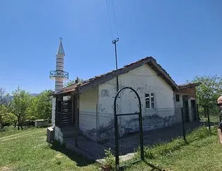 Bu caminin minaresi görenleri şaşırtıyor