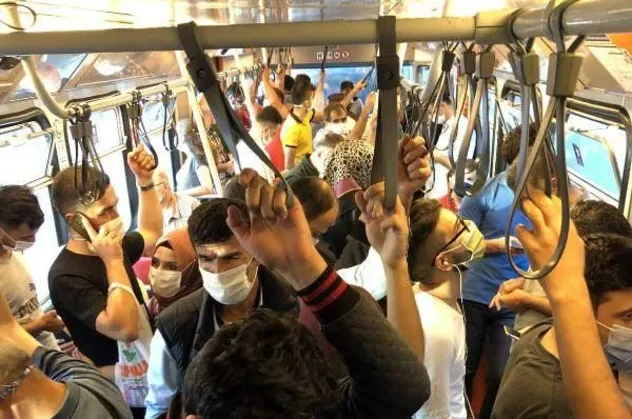 Yenikapı-Kirazlı metrosunda tedirgin eden görüntü! Vatandaş tıka basa yolculuk etmek zorunda kaldı