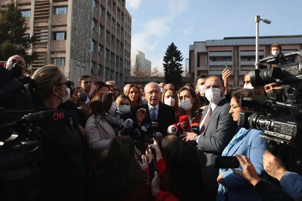 son-dakika-siyasi-eskiya-kemal-kilicdaroglunun-milli-egitim-bakanligi-provokasyonu-kapinin-kilitlenmesini-korumasi-talep-etmis-1641191179081.jpg SON DAKİKA: Siyasi eşkıya Kemal Kılıçdaroğlu'nun Milli Eğitim Bakanlığı provokasyonu! Kapının kilitlenmesini koruması talep etmiş-3