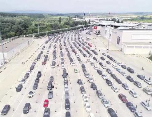 Kapıkule’de 8 bin araç rekoru