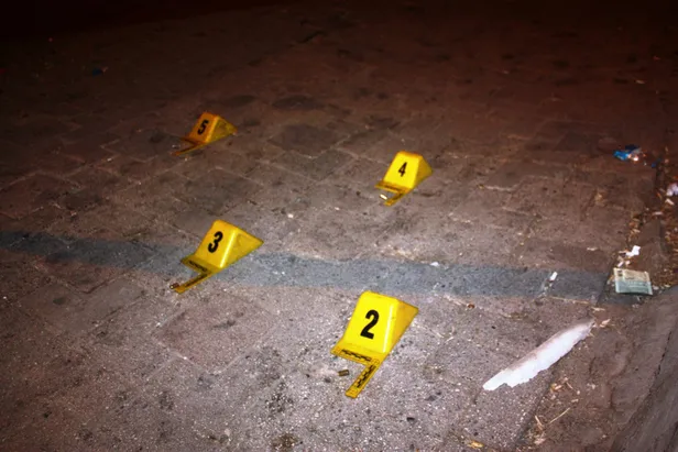 Sokak ortasında uzun namlulu silahlarla kavga-4