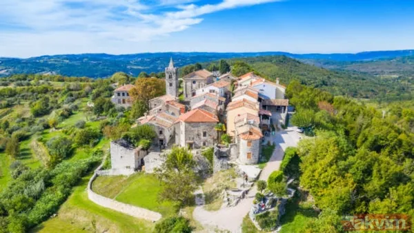 Haritada zor bulunuyor ama turistler akın ediyor! Guinness tescilli dünyanın en küçük köyü - 8