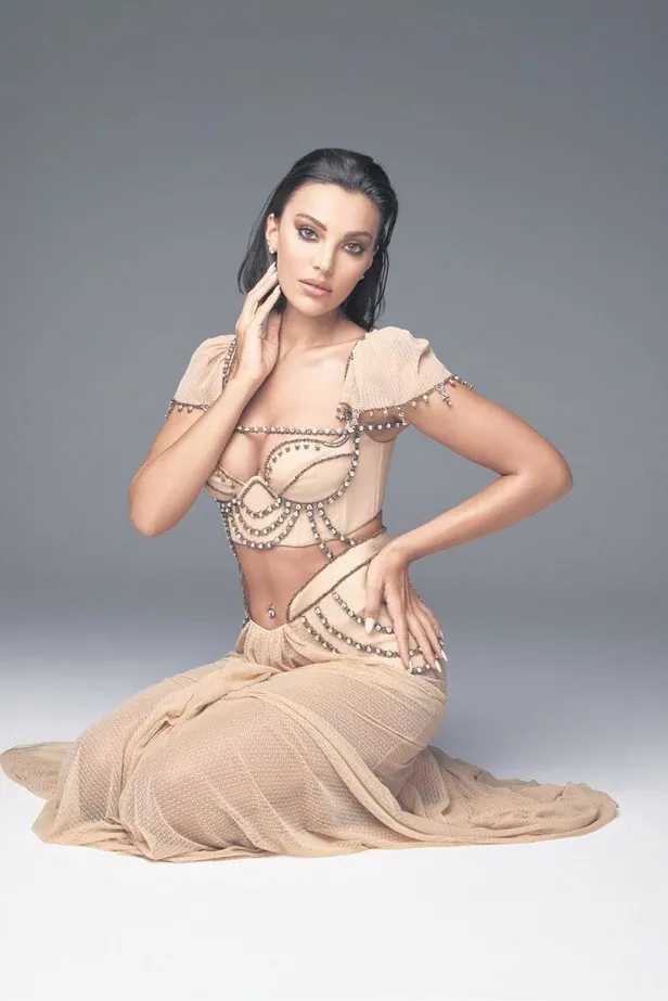 dilan-cicek-deniz-sirt-bolgesindeki-yana-dogru-egilmeden-dolayi-skolyoz-ameliyati-olacak-1650050658527.jpeg Dilan Çicek Deniz sırt bölgesindeki yana doğru eğilmeden dolayı skolyoz ameliyatı olacak-9