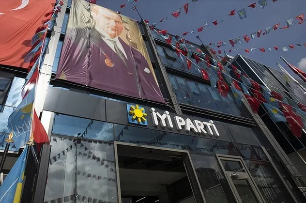 İYİ Parti'de büyük şok! Genel Başkan Yardımcısı Tuba Vural Çokal sert sözlerle istifa etti!