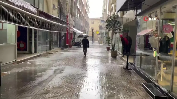 Mersin’de dolu yağışı dolu hayatı felç etti