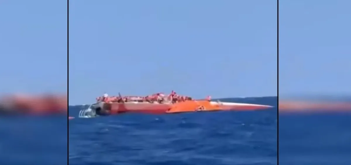kibrista-can-pazari-girne-aciklarinda-yolcu-gemisi-batti-1788086643525.jpeg Kıbrıs'ta can pazarı: Girne açıklarında yolcu gemisi battı-3