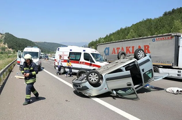 Son dakika: TEM'de feci kaza: 1 kişi öldü, 3 kişi yaralandı