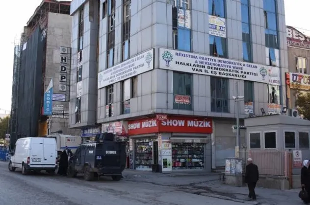PKK'lı terörist itirafçı oldu! HDP il binasında dağa götürülecek gençler için yatakhane kurulmuş