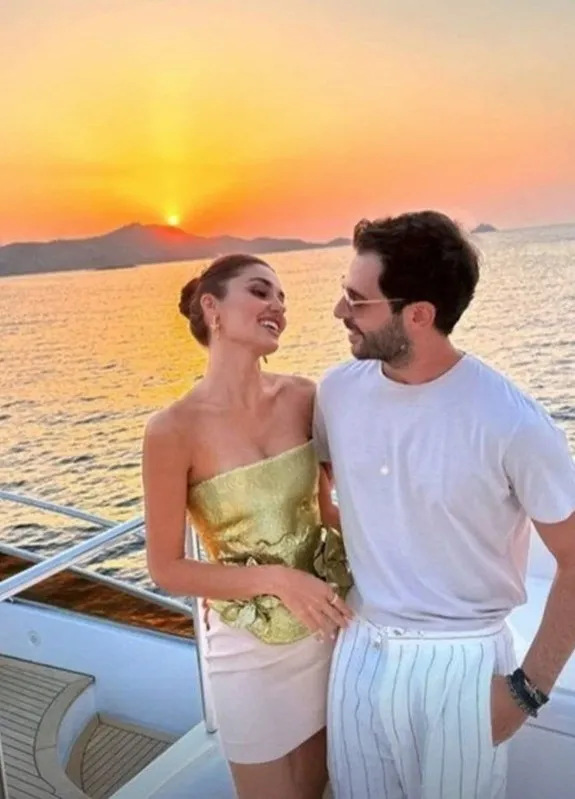 Sabancılara yeni gelin geliyor! Hande Erçel ve Hakan Sabancı ikinci yıl dönümlerini kutladı - 8