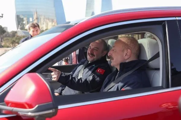 Togg sırası Gardaş Azerbaycan'da! İkinci anahtar Azerbaycan Cumhurbaşkanı İlham Aliyev'e teslim edildi-2