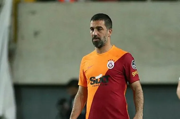 Bu sezon eleştirilerin en büyük hedefi olan Arda Turan Galatasaray formasıyla 1 yıldır gol atamıyor