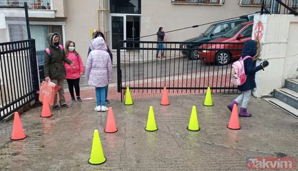 SON DAKİKA: Yüz yüze eğitim ne zaman? Yüz yüze eğitim bu sabah başladı - 13