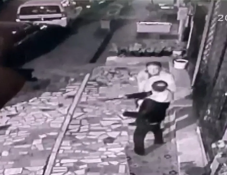 Madde bağımlısı adam mahalleliyi bezdirdi