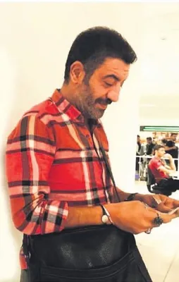 Telefonun başında bekliyorum
