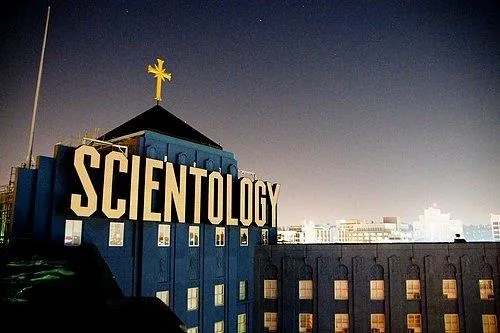 1 milyon yıllık "bağlılık anlaşması!" ile kontrol ettiler: Ünlü yazar Michelle LeClair'den de 5 milyon dolar aldılar-4