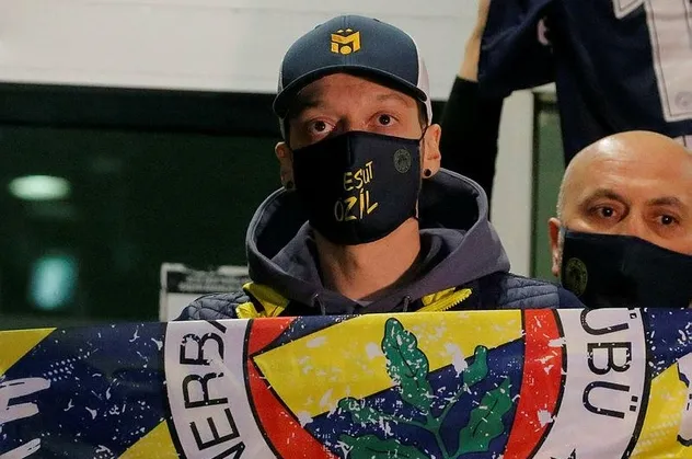 Son dakika: Fenerbahçe'nin yeni transferi Mesut Özil'den Abdülkadir Ömür için "geçmiş olsun" mesajı