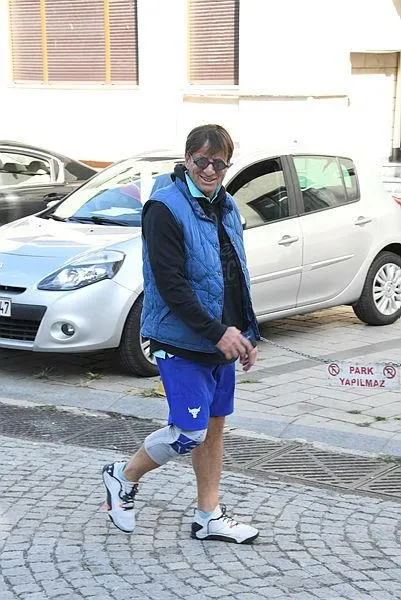 hulya-avsarin-eski-esi-kaya-cilingirogluna-haciz-soku-180-bin-liralik-banka-borcunu-odemeyince-iki-adet-1654888501482.jpeg Hülya Avşar’ın eski eşi Kaya Çilingiroğlu'na haciz şoku! 180 bin liralık banka borcunu ödemeyince iki adet...-2