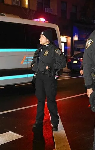 ABD'de kanlı yılbaşı! 19 yaşındaki saldırgan pala ile polise saldırdı: 3 yaralı