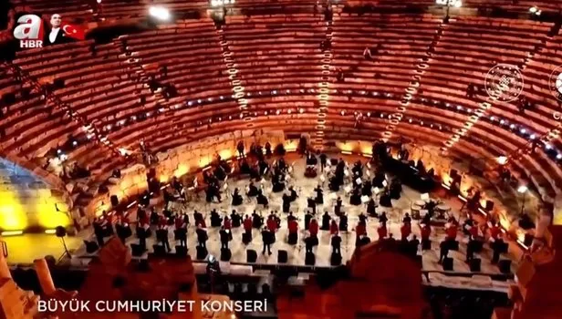 Büyük Cumhuriyet Konseri, İstiklal Marşı ile başladı