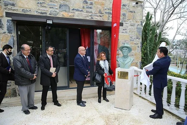 chp-heykelden-vazgecmiyor-bodrum-belediyesi-avram-galanti-bodrumlunun-bustunu-torenle-acti-1641307779747.jpeg