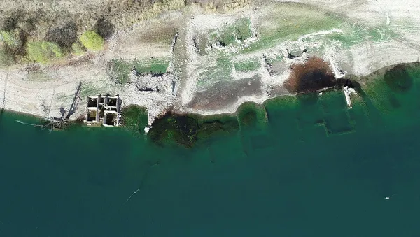 sivasin-hafik-ilcesinde-yasanan-kuraklik-sular-altinda-kalan-caminin-minaresine-bakarak-olculuyor-1603699105143.jpg Sivas'ın Hafik ilçesinde yaşanan kuraklık sular altında kalan caminin minaresine bakarak ölçülüyor-3
