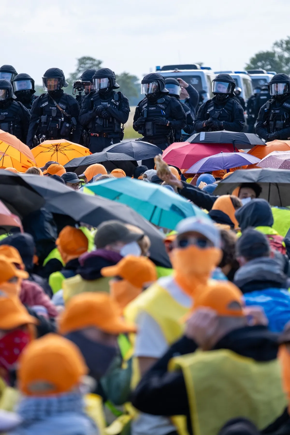 almanyada-afd-krizi-buyuyor-gocmen-ve-islam-karsiti-partiye-protesto-1783166850298.jpeg Almanya'da AfD krizi büyüyor! Göçmen ve İslam karşıtı partiye protesto-5