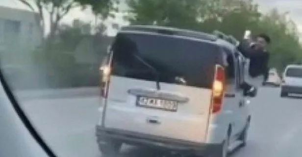 Konya’da arabanın camından sarkıp şov yapan magandaya 4 bin 458 lira ceza