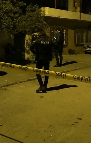 İzmir'de hareketli gece! Silahlar konuştu