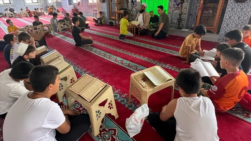 diyanet-yaz-kuran-kurslari-6-temmuzda-basliyor-basvurular-acildi-1782201828294.jpg Diyanet Yaz Kur’an kursları 6 Temmuz’da başlıyor: Başvurular açıldı-5