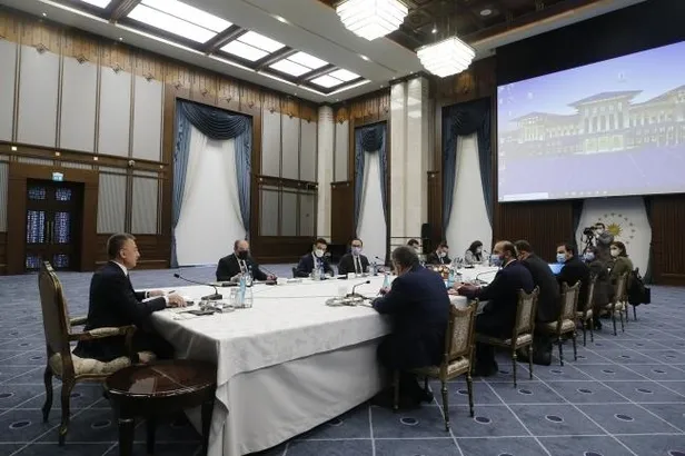 fuat-oktay-baskanliginda-cumhurbaskanligi-kulliyesinde-kritik-toplanti-masada-yerli-koronavirus-asisi-var-1621976718742.jpeg Fuat Oktay başkanlığında Cumhurbaşkanlığı Külliyesi'nde kritik toplantı: Masada yerli koronavirüs aşısı var-2