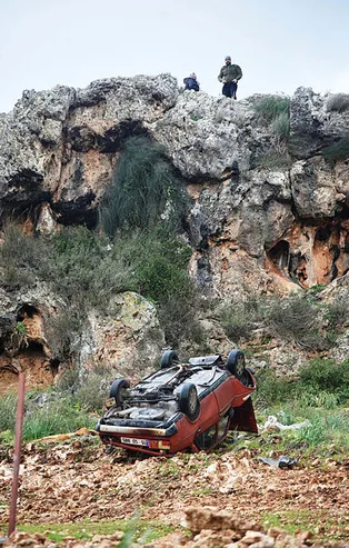Antalya'da korkunç kaza! Manevra yapmak isterken 25 metreden yere çakıldı