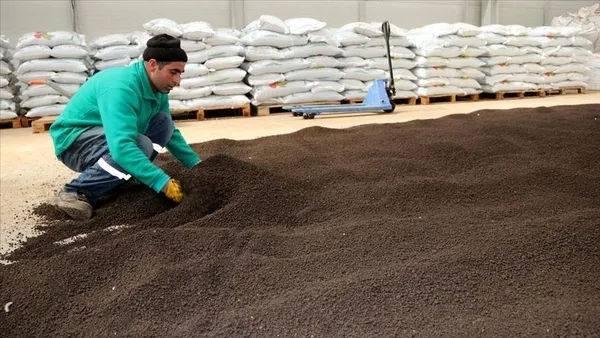 son-dakika-ciftcilere-gubre-destegi-tarim-kredi-gubre-fiyatlarinda-indirime-gitti-1644565054592.jpg SON DAKİKA: Çiftçilere gübre desteği! Tarım Kredi gübre fiyatlarında indirime gitti-2