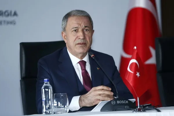 turkiye-gurcistan-azerbaycan-savunma-bakanlari-toplantisi-milli-savunma-bakani-hulusi-akardan-onemli-aciklamal-1671634440724.jpg Türkiye-Gürcistan-Azerbaycan Savunma Bakanları Toplantısı! Bakan Akar'dan Yunanistan'a uyarı: Hiçbir oldu bittiye müsaade etmedik-4