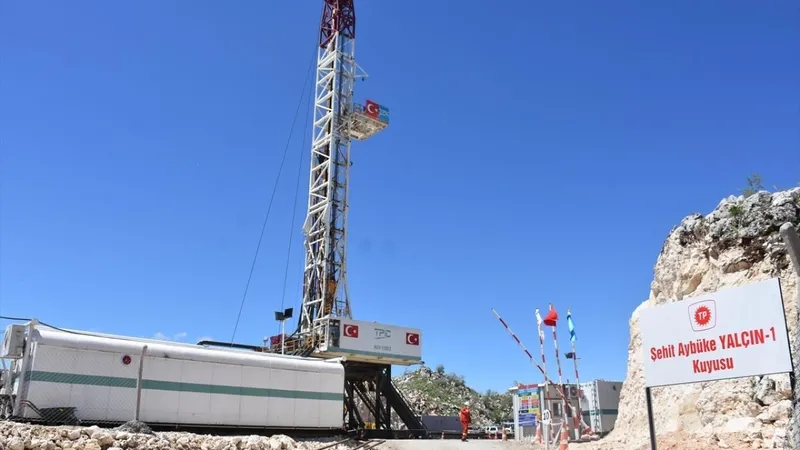 son-dakika-gabardaki-petrol-uretiminde-yeni-rekor-gunluk-40-bin-varil-uretimi-gecti-hedef-100-bin-varil-1712833827435.jpeg Son dakika: Gabar'daki petrol üretiminde yeni rekor! Hedef 100 bin varil... Başkan Erdoğan'dan 'tebrik' telefonu-4