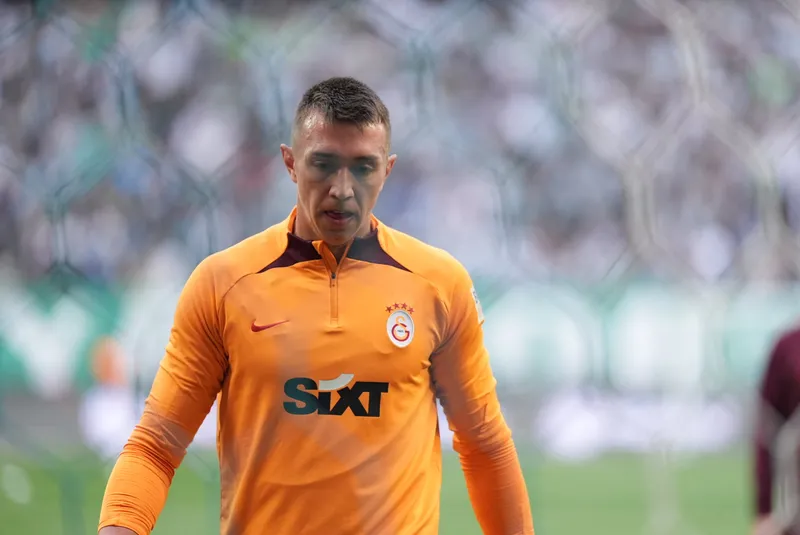 fernando-muslera-galatasaraydan-ayrilacak-mi-futbolu-birakacagi-kulubu-acikladi-1717964428919.jpg Fernando Muslera Galatasaray'dan ayrılacak mı? Futbolu bırakacağı kulübü açıkladı-4