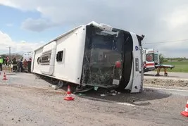Konya’da yolcu otobüsü devrildi: 13 yaralı