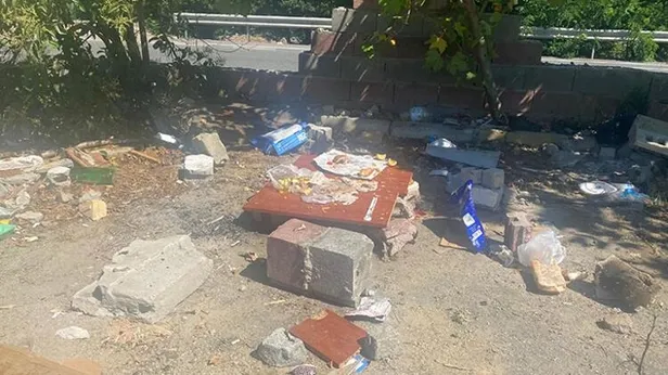 1626601456050.jpg CHP'li Ataşehir Belediyesi'nde büyük rezalet! Vatandaşların korkulu rüyası oldu! "Tuvaletini yapan var, kusanı var, esrar içeni var"-5