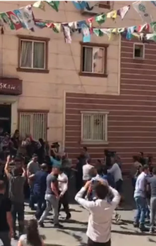 Evlat nöbetindeki acılı ailelerin sayısı 47'ye çıktı! HDP'liler yine sataştı!