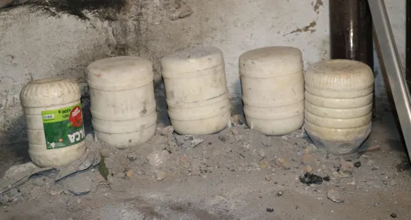 sivasta-6-ay-kumda-gomulu-olan-ve-son-tuketim-tarihi-olmayan-peynirlerin-kilosu-40-lira-1606810889930.jpg Sivas'ta 6 ay kumda gömülü olan ve son tüketim tarihi olmayan peynirlerin kilosu 40 lira-8