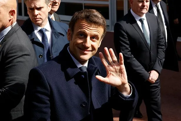 SON DAKİKA: Fransa'da cumhurbaşkanlığı seçimi günü: Macron ile Marine Le Pen ikinci tura kaldı-3