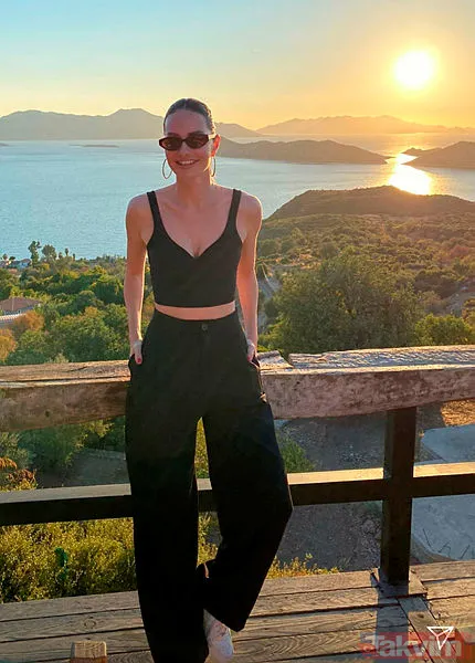 Yasemin Özilhan, Çağatay Ulusoy, Engin Altan Düzyatan, Hülya Avşar... Parayı bulan soluğu Selimiye'de aldı - 5