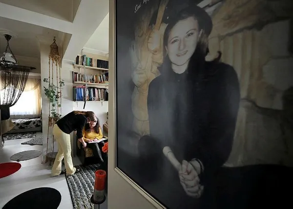 Karbonmonoksit'ten zehirlenip her şeyi unuttu: Annesi ise duvarlara resimler asıp hafızasını geri getirdi-4