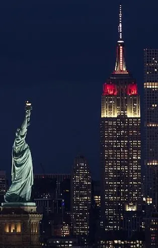 New York'ta Empire State binası Türk bayrağının renklerine büründü
