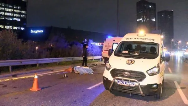 Ümraniye'de feci kaza! Bariyere vurduktan sonra TIR'a çarpan motosikletin sürücüsü hayatını kaybetti-6